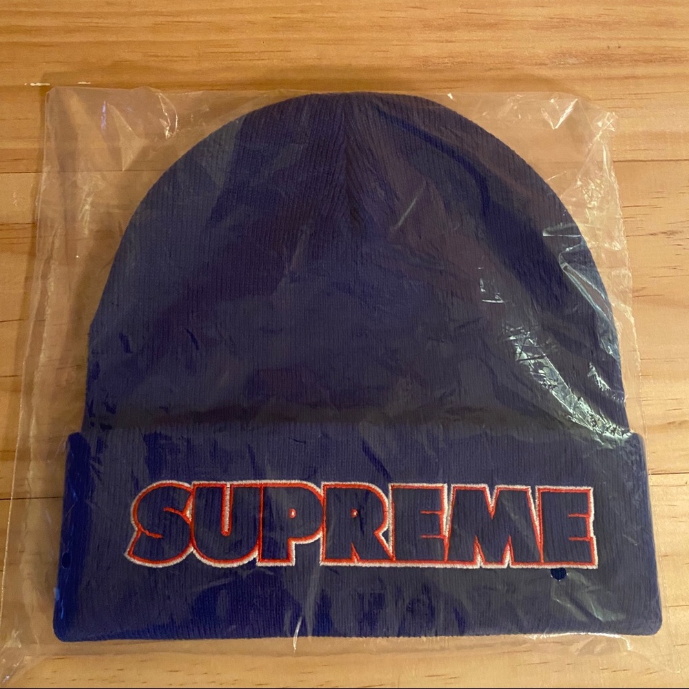 SUPREME outline beanie